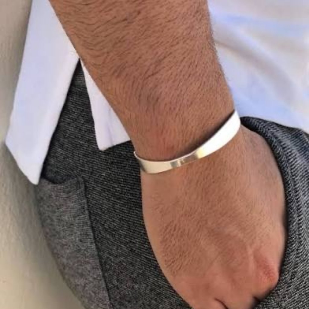 Asos Size Medium M Elegant Silver Cuff Bracelet - Modern Minimalist Design 100$